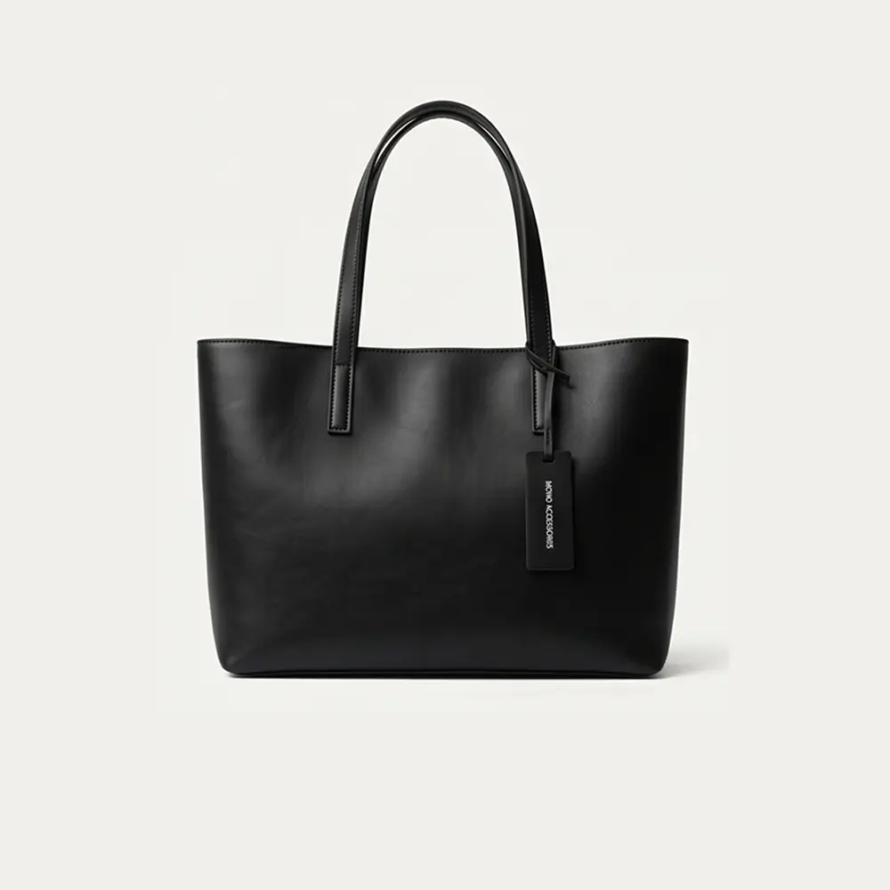 Minimalist Leather Everyday Tote | magnetic closure.